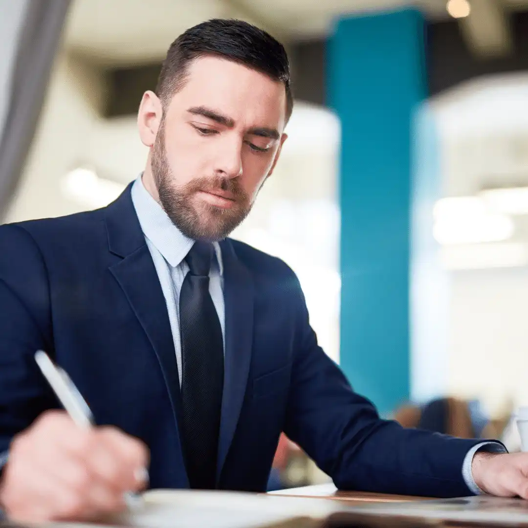 Yacht Broker Management Yachtbroker working with the Yacht Broker Management software